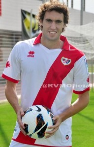 Raúl Baena pisa por primera vez el césped de la Ciudad Deportiva con la camiseta del Rayo Vallecano