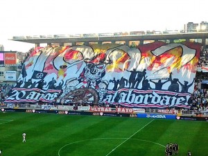 Imagen de las gradas y el tifo o mosaico de los Bukaneros