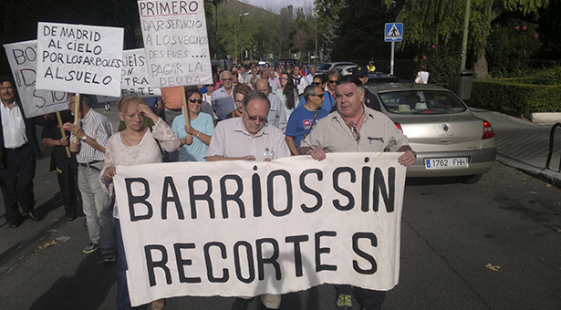 Manifestación de vecinos de Santa Eugenia exigiendo el mantenimiento del arbolado al Ayuntamiento