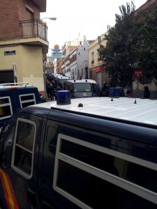 Foto del despliegue de la Policía en la sede de Bukaneros