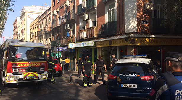 Dos heridos graves como consecuencia de un incendio en un inmueble de la calle Peña Gorbea