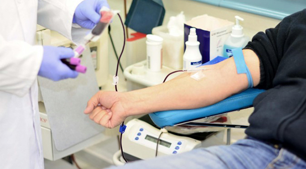 Profesionales del Hospital Universitario Infanta Leonor donan plasma hiperinmune tras superar el COVID-19