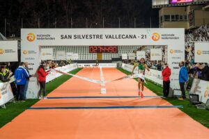 El atleta español Mohamed Katir entrando en meta