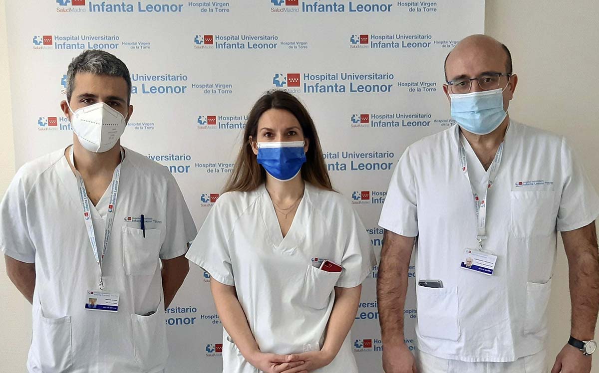 De izquierda a derecha, el Dr. Juan Torres Macho, la Dra. Nuria Muñoz Rivas y el Dr. José Ángel Hernández Rivas