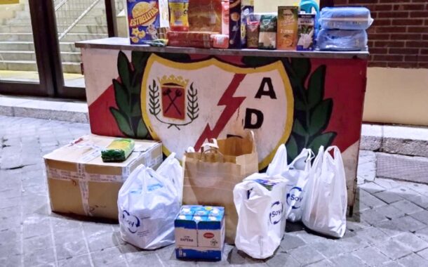 La afición rayista organiza una recogida solidaria de alimentos