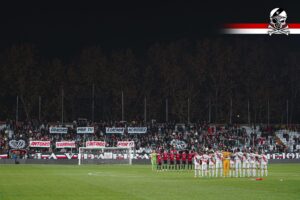 Tifo de Bunakeros en el Fondo del Estadio de Vallecas en recuerdo de Antonio Castilla Ferrer