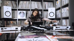 La Dj y productora Andy Grey pone banda sonora a IGNÍFUGAS