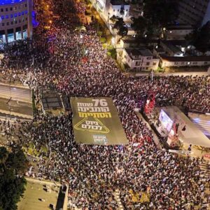 Miles de israelíes marchan en Tel Aviv en contra del gobierno de Netanyahu