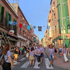 "Decoración Marinera" de las calles de Vallecas