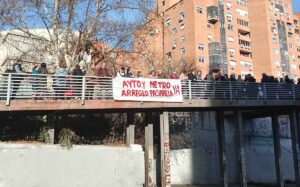 Protesta vecinal en la pasarela de Miguel Hernández - Foto: Olga Martínez