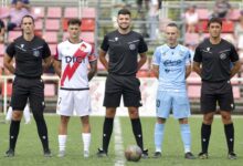 Foto oficial de ambos equipos con el equipo arbitral - Rayo Vallecano